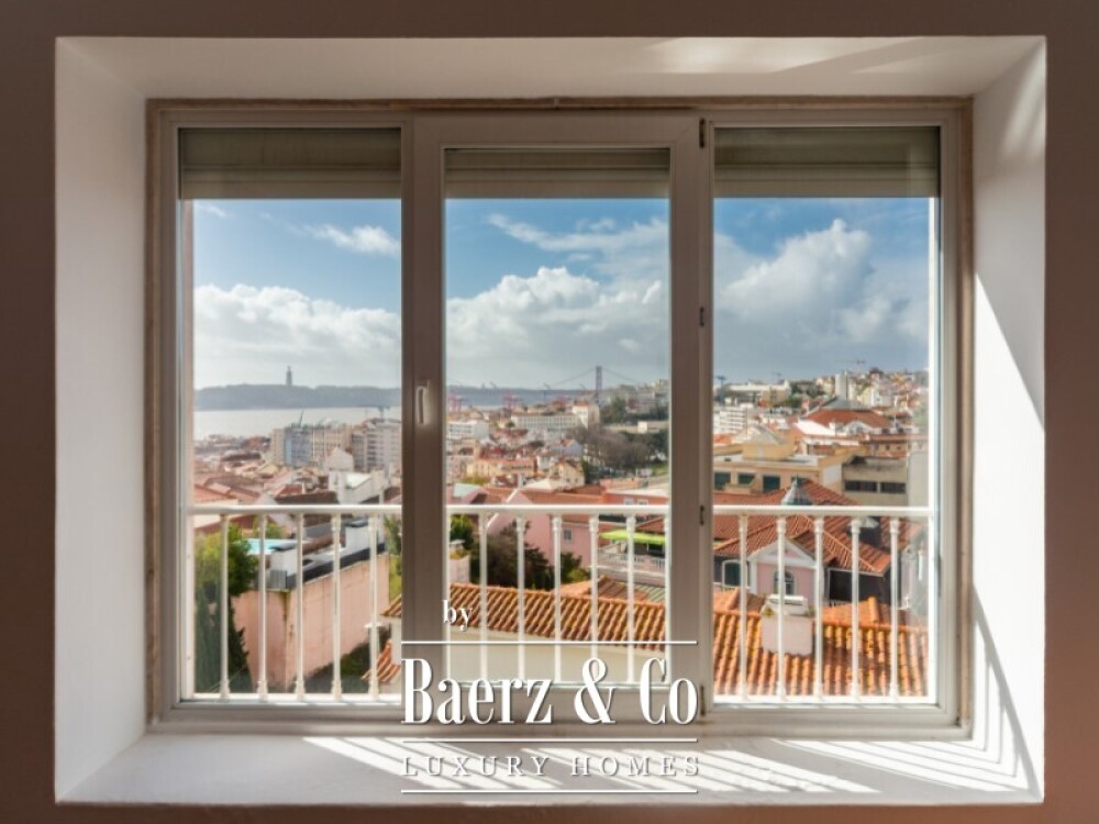 Discover this exceptional two-bedroom apartment in Príncipe Real, offering truly breathtaking views. image