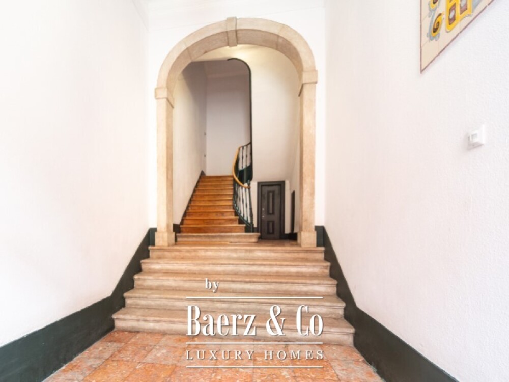 Discover this exceptional two-bedroom apartment in Príncipe Real, offering truly breathtaking views. image