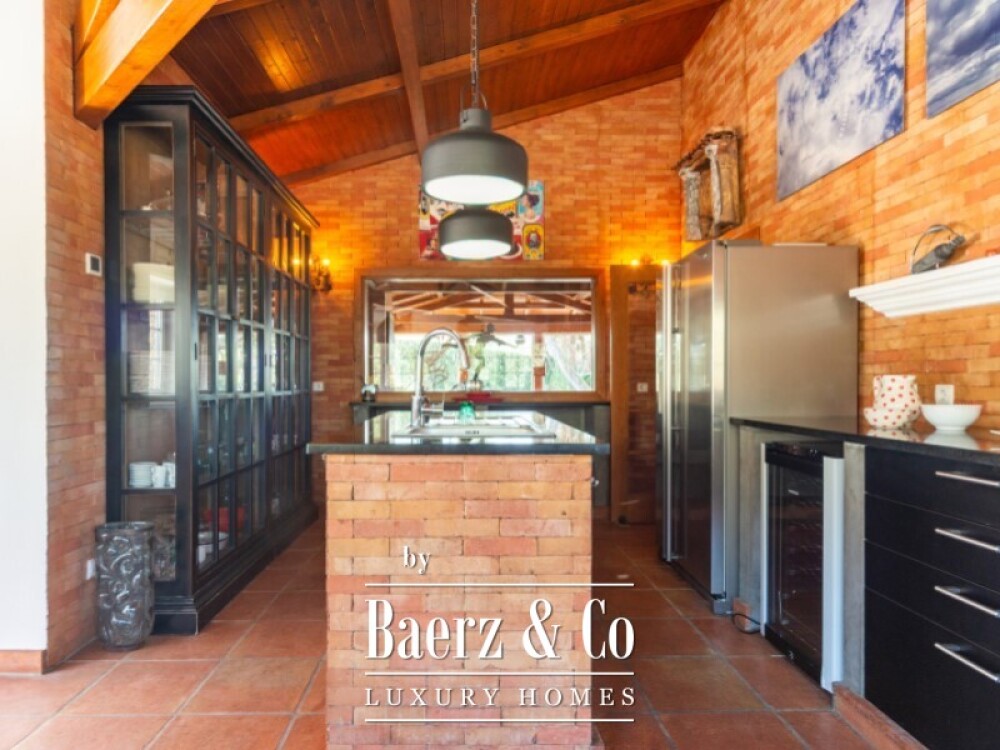 Single storey 3 bedroom villa with swimming pool, tennis court and plot of 5,320 sqm in Fontanelas, Sintra image