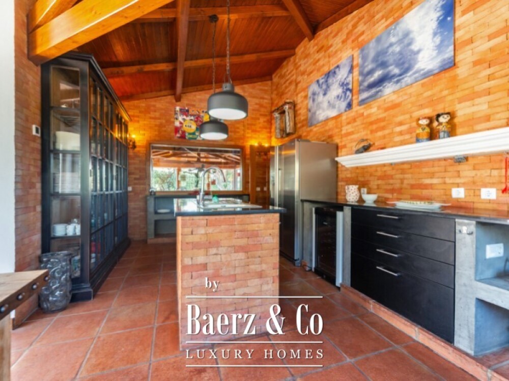Single storey 3 bedroom villa with swimming pool, tennis court and plot of 5,320 sqm in Fontanelas, Sintra image