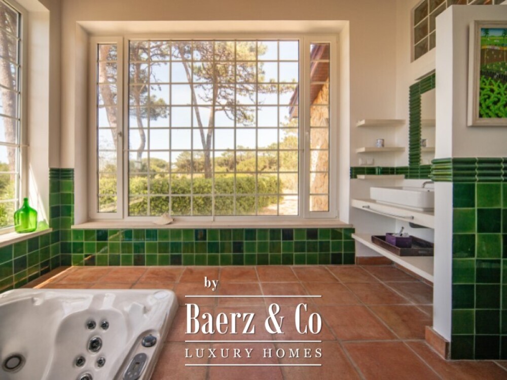 Single storey 3 bedroom villa with swimming pool, tennis court and plot of 5,320 sqm in Fontanelas, Sintra image