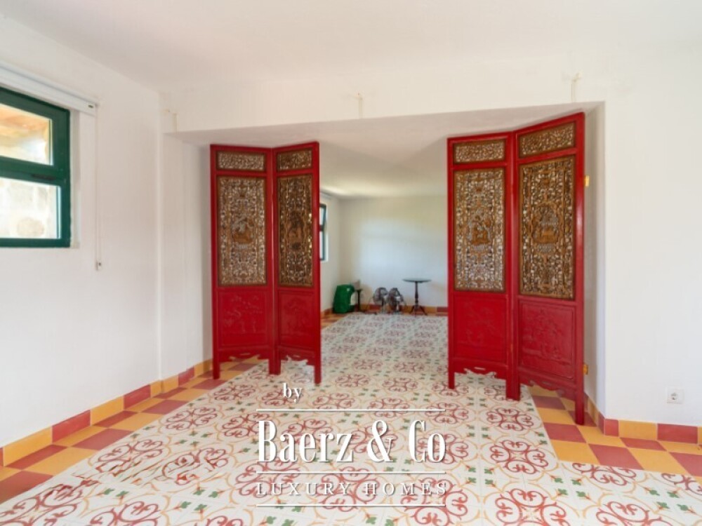 Single storey 3 bedroom villa with swimming pool, tennis court and plot of 5,320 sqm in Fontanelas, Sintra image