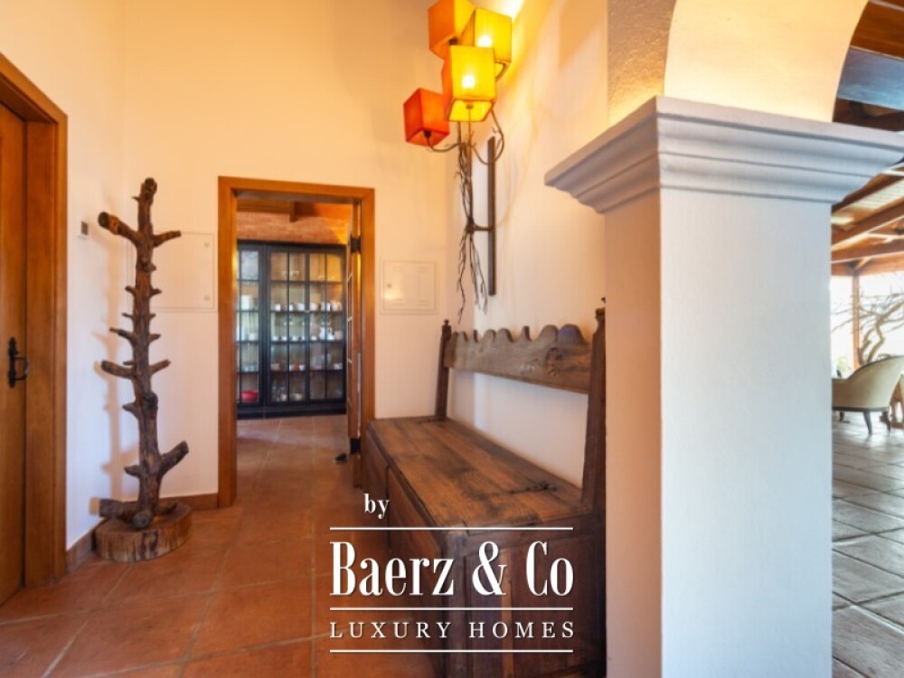 Single storey 3 bedroom villa with swimming pool, tennis court and plot of 5,320 sqm in Fontanelas, Sintra image