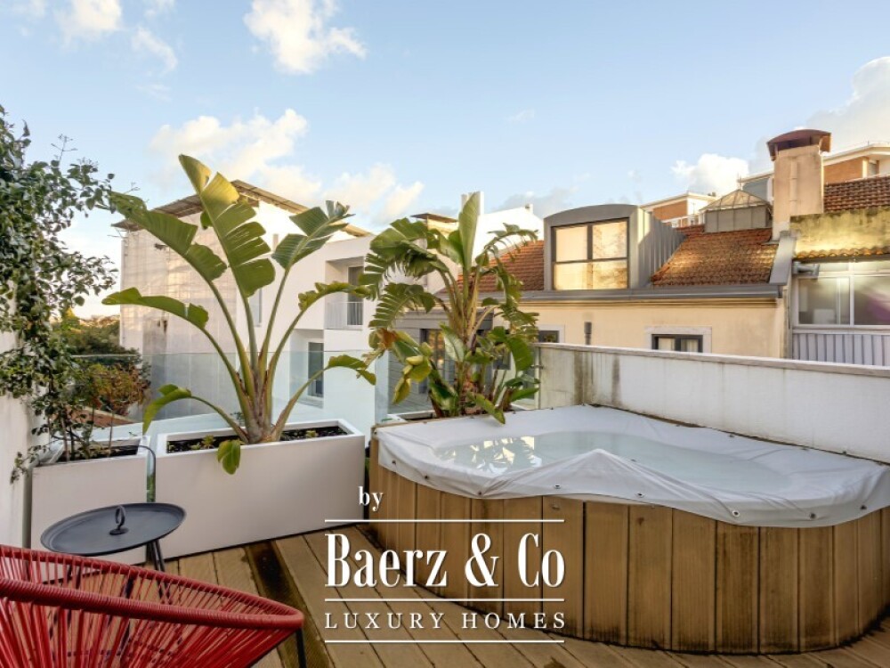 House 4 Bedrooms + 3 Sale Lisboa image
