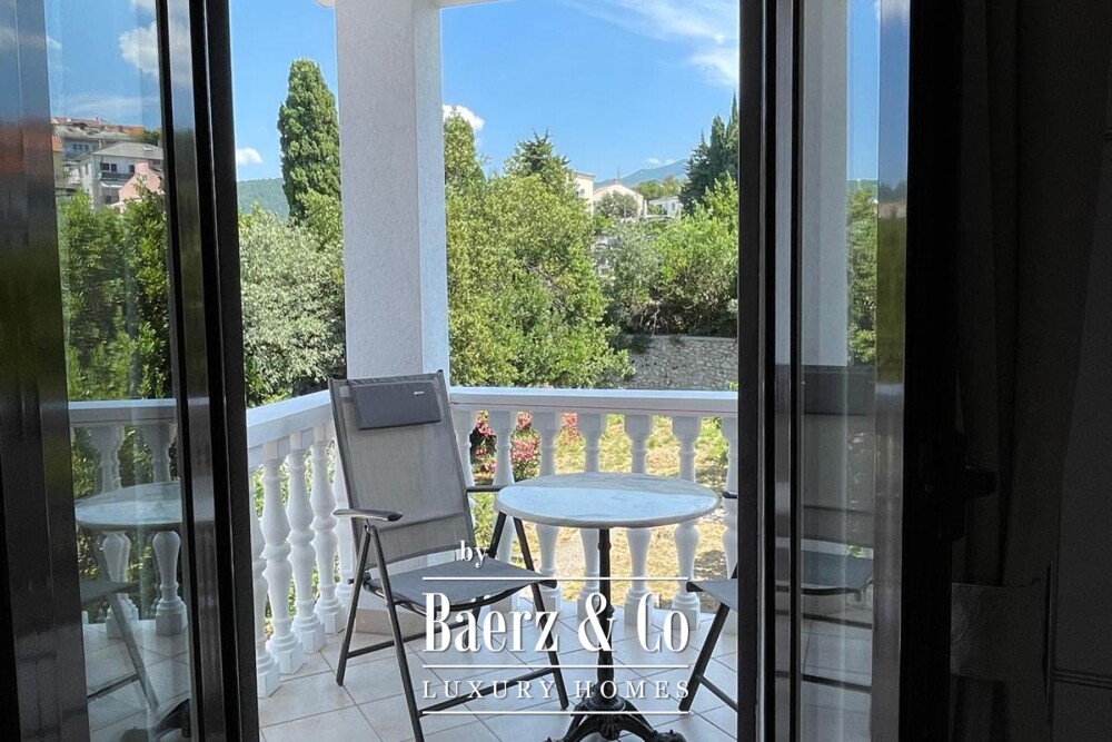 Crikvenica, house with 4 apartments and 2 commercial units in the town centre with sea view image