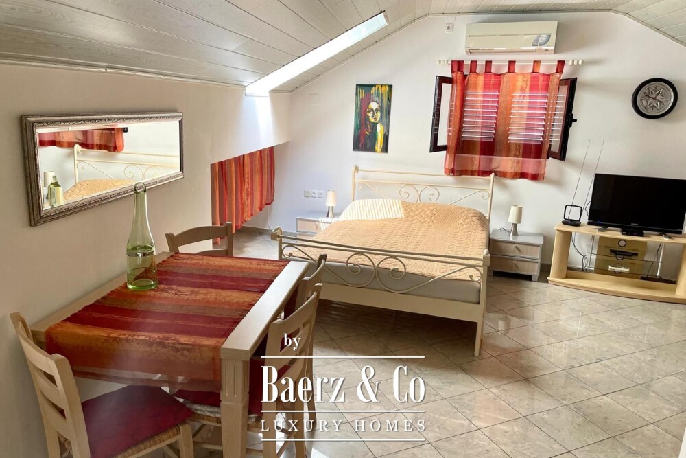 Crikvenica, house with 4 apartments and 2 commercial units in the town centre with sea view image