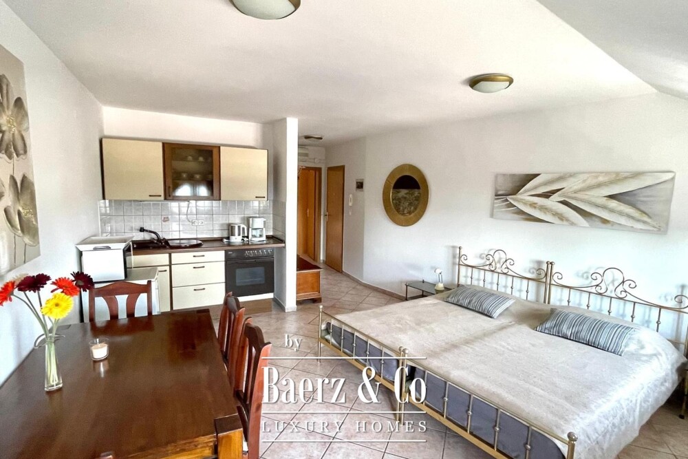Crikvenica, house with 4 apartments and 2 commercial units in the town centre with sea view image