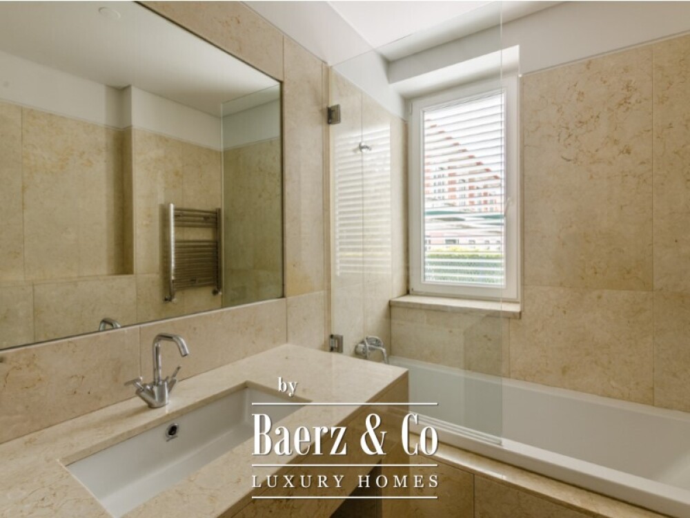 3-bedroom apartment with private parking, in a prime Chiado location image