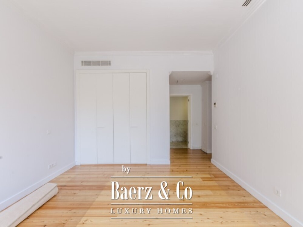 3-bedroom apartment with private parking, in a prime Chiado location image