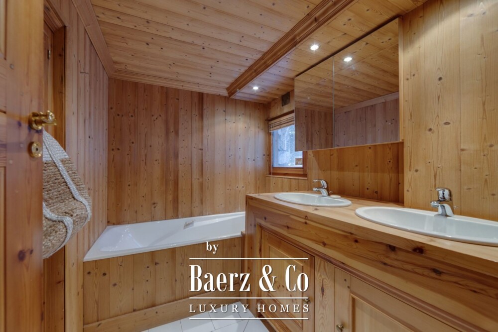 8 ROOM CHALET - MAGNIFICENT VIEW image