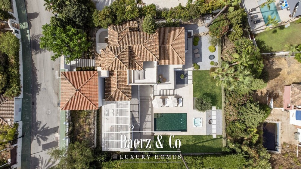 Villa - Nueva Andalucia - Marbella - Ref: 8737 image