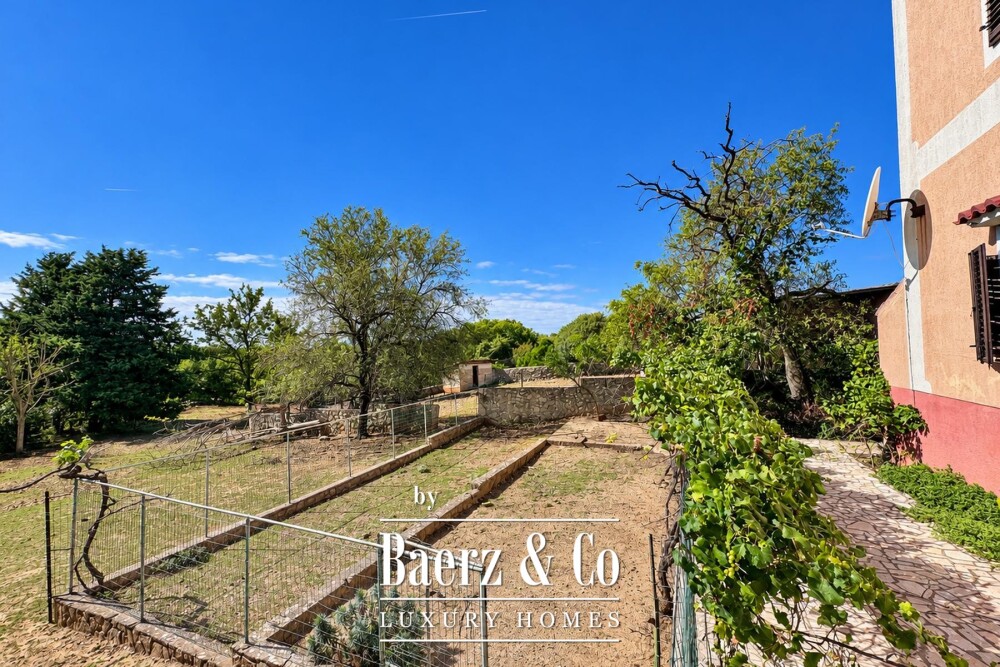 Island of Cres, Punta Križa, 280 m² house for renovation on a spacious 3,150 m² plot image