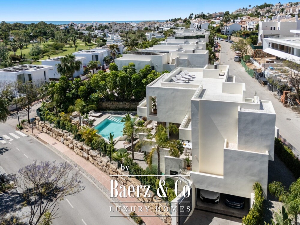 Villa - New Golden Mile - Estepona East - Ref: 8739 image
