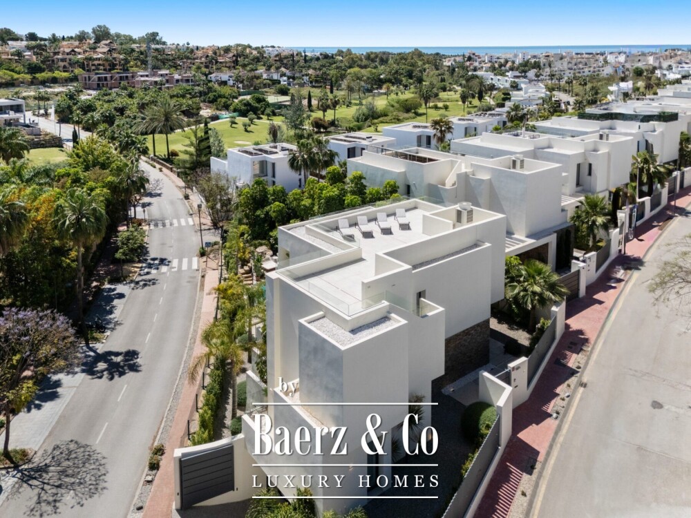 Villa - New Golden Mile - Estepona East - Ref: 8739 image