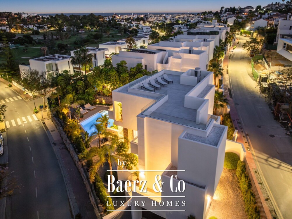 Villa - New Golden Mile - Estepona East - Ref: 8739 image