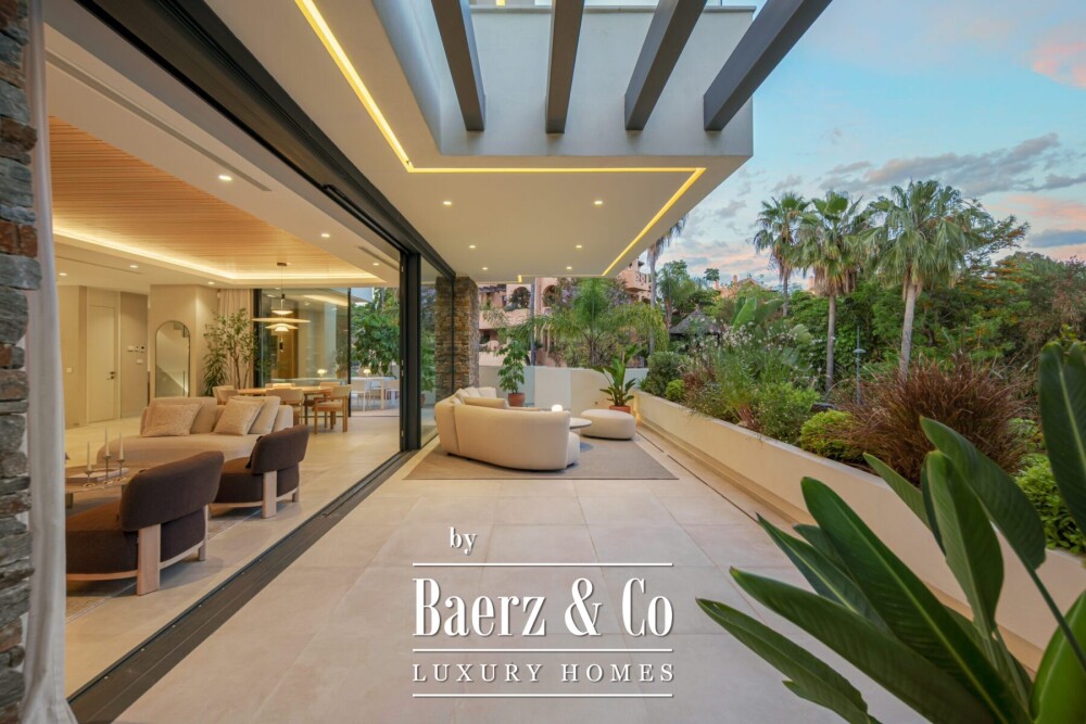 Villa - New Golden Mile - Estepona East - Ref: 8739 image