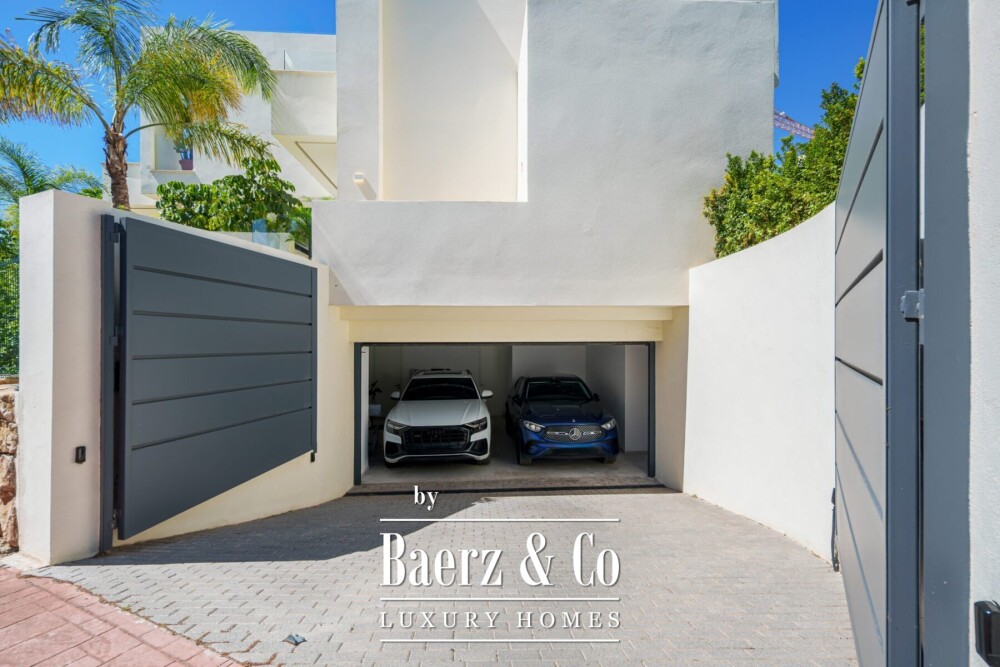 Villa - New Golden Mile - Estepona East - Ref: 8739 image