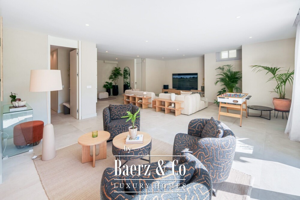 Villa - New Golden Mile - Estepona East - Ref: 8739 image