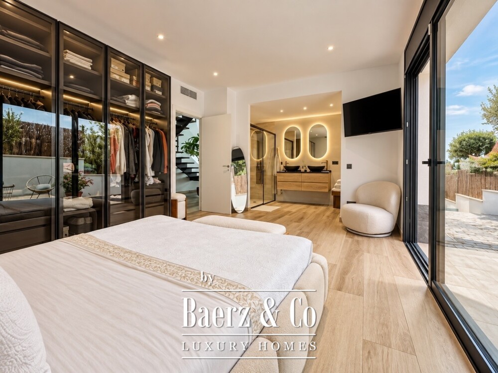 Contemporary Villa with Panoramic Mediterranean Sea Views in Cunit image
