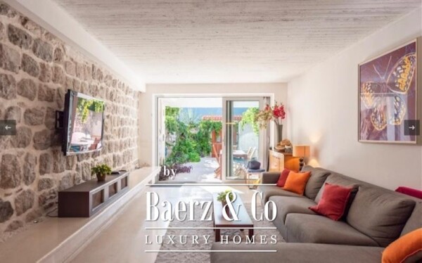 photo 4 Charming stone villa in the first line to the Sea