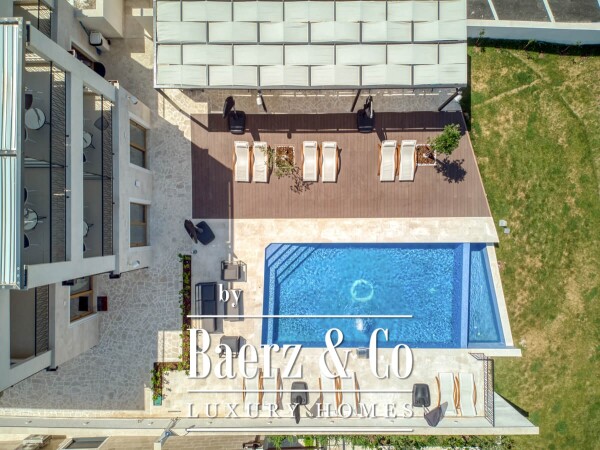photo 3 Elegant Villa with Majestic Views, Pool, Gym & Sauna