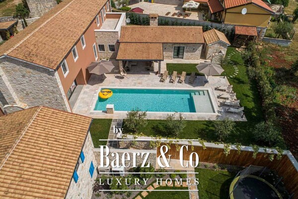 photo 2 Istria, Kanfanar, complex of beautiful stone houses 1561 m2 on a large garden
