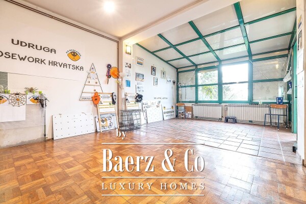 photo 2 Zagreb, Šalata, two houses for adaptation with a yard, 248 m2