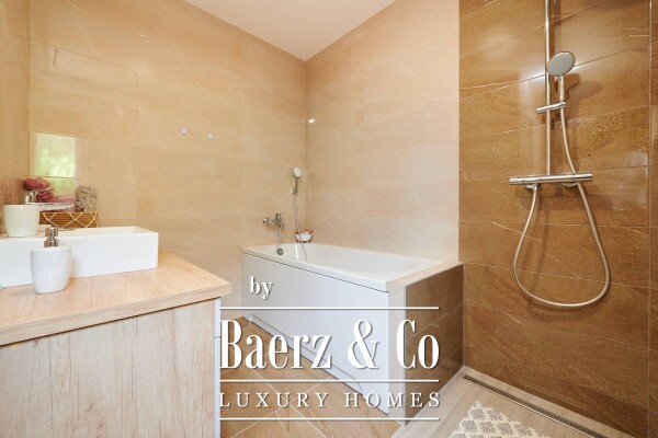 photo 12 Trogir, family house with three apartments near the center