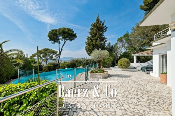 photo 11 AMAZING CALIFORNIAN STYLE VILLA WITH SEA VIEW