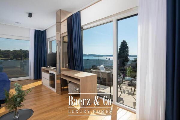 photo 20 Medulin, a beautiful villa of 350 m2, only 6 m from the sea with an fascinating view