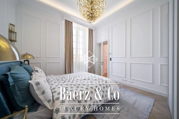 photo 8 Magnificent 2 bedroom apartment of 100 square meters in a beautiful Niçois building on the Cours Saleya.