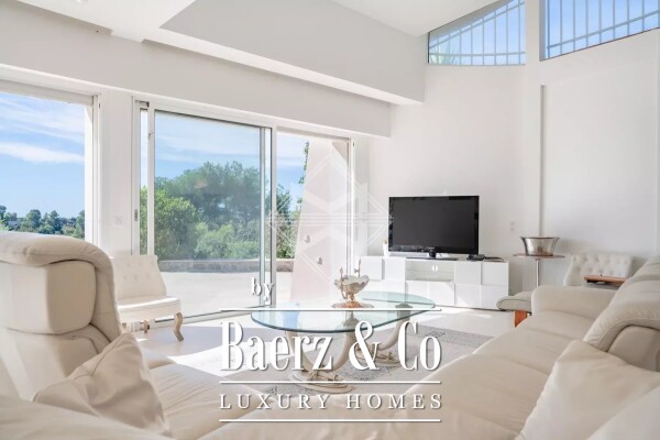 photo 5 Large property with Castle and sea views