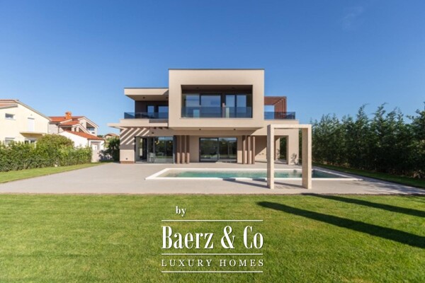 photo 2 Fažana, modern villa 275 m² on a large, immaculate garden with a heated swimming pool
