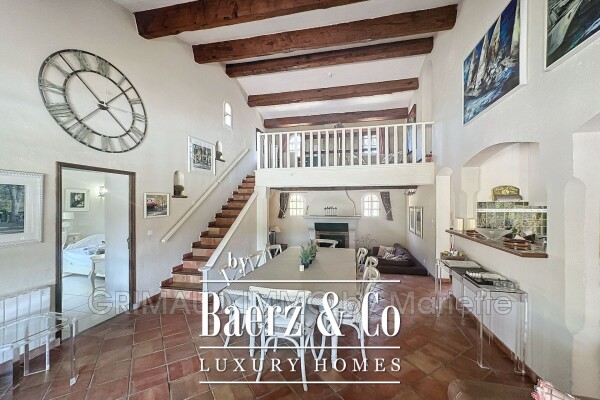 photo 7 Charming villa in a quiet area with pool, landscaped garden,