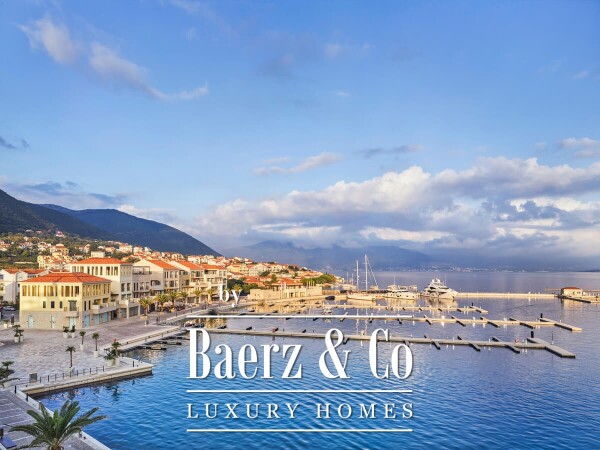 photo 2 Luxurious Three Bedroom Apartment with a Seaview