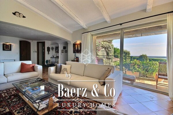 photo 8 Provençal house with sea view in sought-after estate