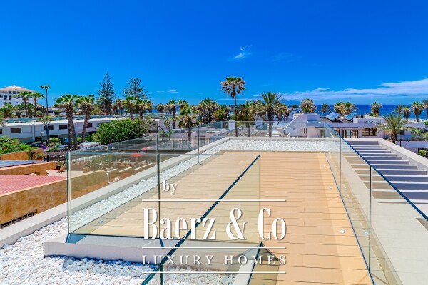 photo 14 Exceptional Luxury Villa Just Steps from the Beach