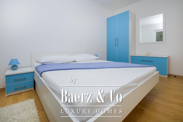 photo 10 Blace, first row to the sea, residential building