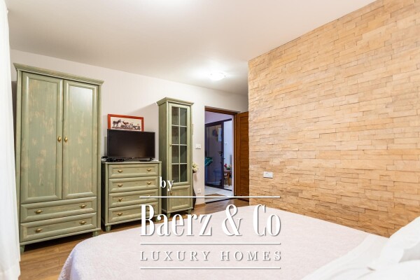 photo 16 Omiš, Stanići, a beautiful house with a sea view, total living area of 160 m² on a land plot of 2546