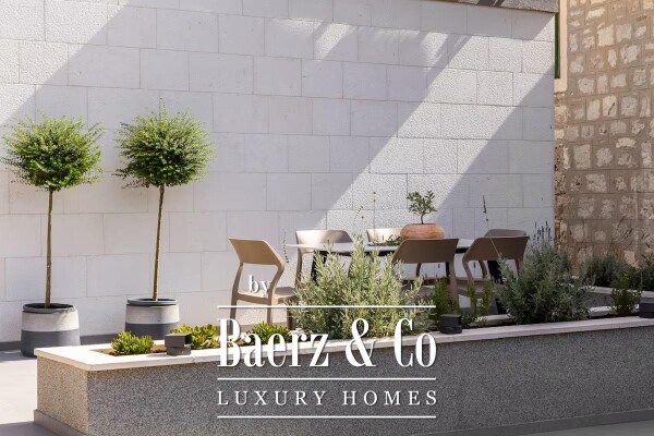 photo 20 Vis, Komiža, newly built house in the center of town