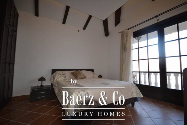 photo 11 Villa in the first line to the sea in Boka Bay