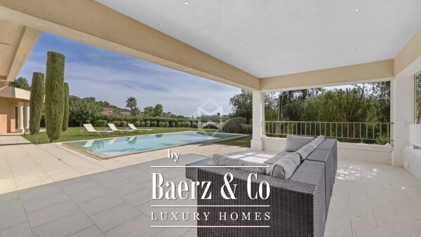 photo 6 Villa with open views in a prime location of Cavalaire-sur-Mer