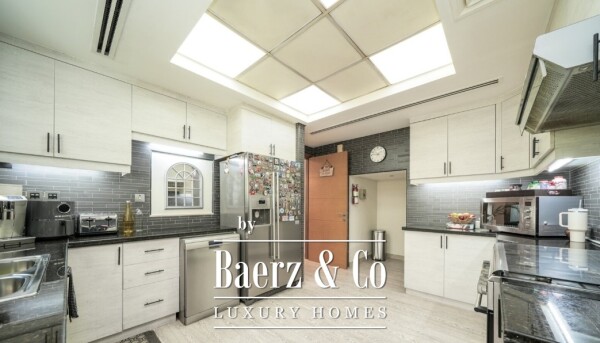 photo 8 4-Bedroom Legacy Villa for Sale in Jumeirah Park