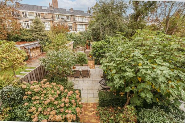 photo 17 Diepenbrockstraat 22