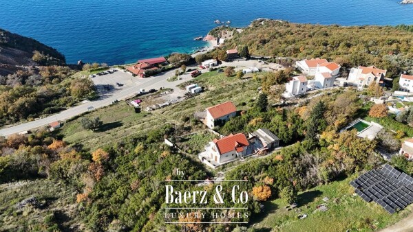 photo 2 House with a Plot in a Premium Location for Renovation