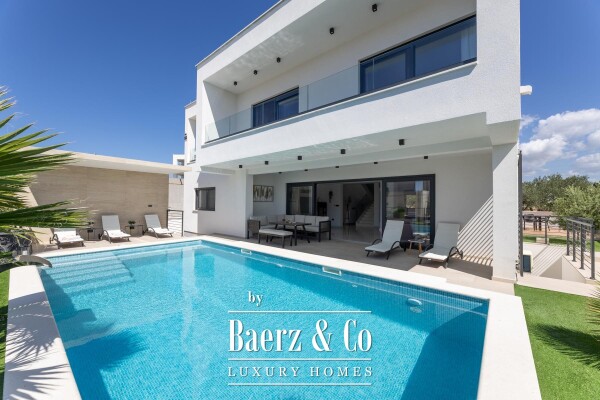 photo 4 Primošten, beautiful villa with a swimming pool and sea view, 311.56 m²