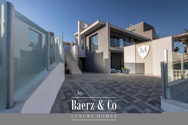 photo 2 Rogoznica, house with a swimming pool and a sea view, 352 m²