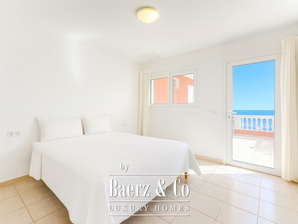 photo 7 Large villa by the sea in Candelaria