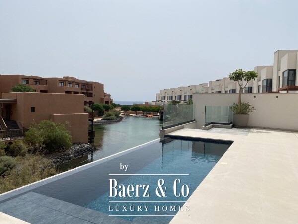 photo 6 New constructed villa first line of the ocean