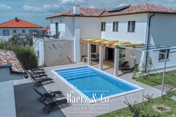 photo 4 Pula, Veli Vrh - beautiful detached house with pool and garage, 225 m² - spacious garden